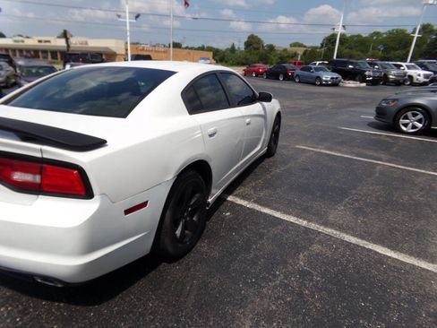 Used 2014 Dodge Charger SE RWD image 39