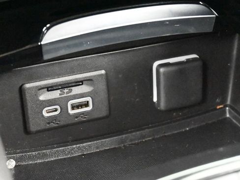 Used 2023 Buick Envision Essence w/ Technology Package I image 31