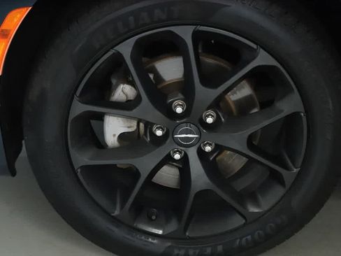 Used 2023 Chrysler Pacifica Touring-L w/ Uconnect Theater Family Group AWD/4WD image 39