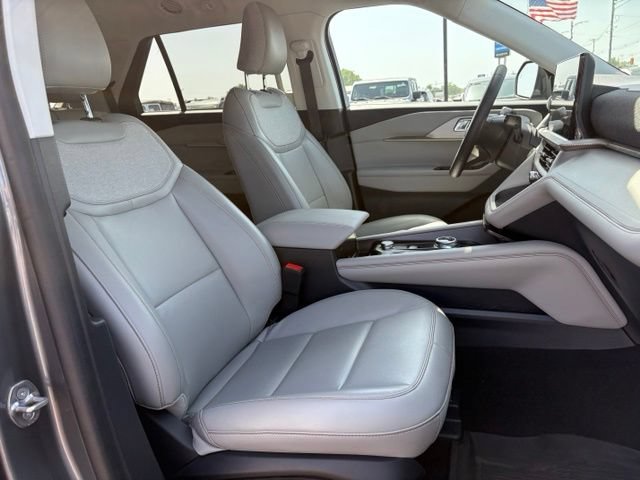 Used 2025 Ford Explorer Active w/ Active Comfort Package AWD/4WD image 11