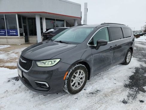 Used 2022 Chrysler Pacifica Touring-L image 1