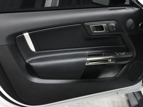 Used 2021 Ford Mustang Shelby GT500 w/ Technology Package image 11