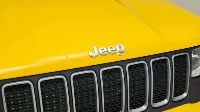 Used 2023 Jeep Renegade Latitude AWD/4WD image 12