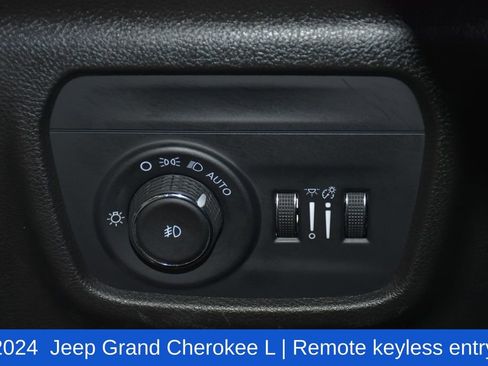 Used 2024 Jeep Grand Cherokee L Limited w/ Luxury Tech Group II image 9