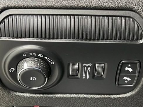 Used 2023 Jeep Wagoneer Series II w/ Convenience Group I AWD/4WD image 32