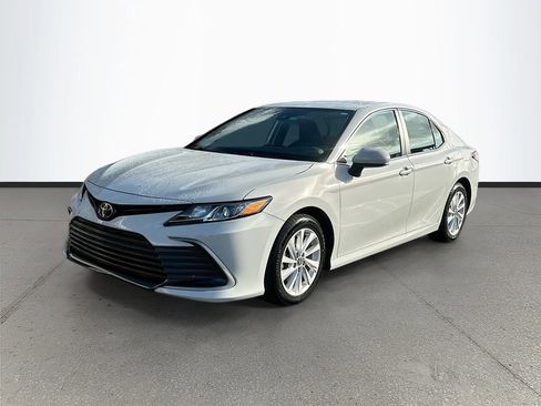 Used 2023 Toyota Camry LE image 3