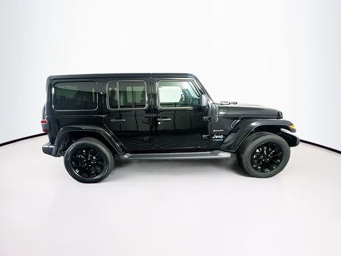 Used 2022 Jeep Wrangler Unlimited Sahara w/ Cold Weather Group AWD/4WD image 10