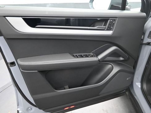 New 2026 Porsche Cayenne Coupe image 18