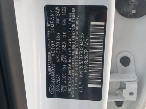 Used 2025 Hyundai Venue SEL FWD image 3