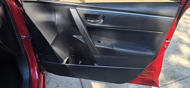 Used 2015 Toyota Corolla S Premium FWD image 18
