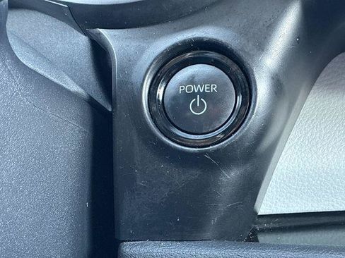 Certified 2025 Toyota Sienna LE FWD image 25