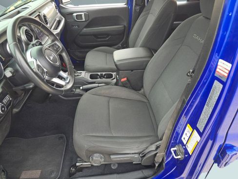 Used 2019 Jeep Wrangler Unlimited Sahara image 5