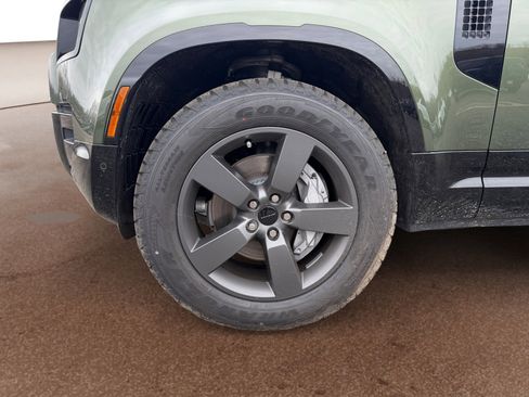 New 2026 Land Rover Defender 130 X-Dynamic SE AWD/4WD image 9