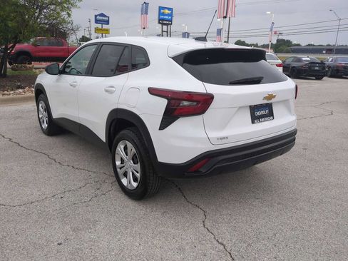 Used 2025 Chevrolet Trax LS w/ Driver Confidence Package FWD image 6