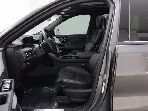 Used 2025 Lincoln Aviator Black Label w/ Jet Appearance Package image 5