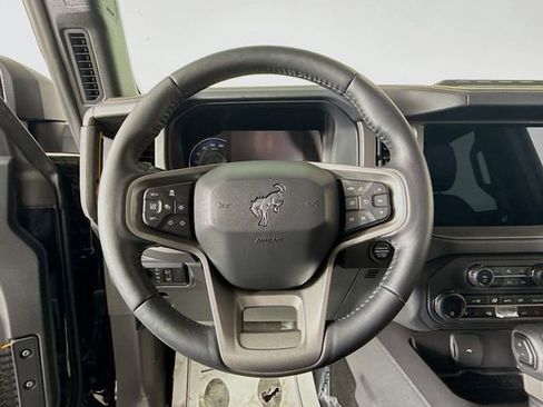 Used 2024 Ford Bronco Badlands image 11