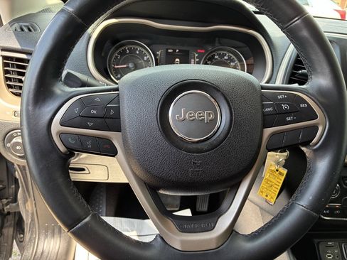 Used 2014 Jeep Cherokee Latitude FWD image 9
