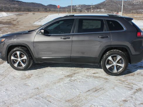 Used 2019 Jeep Cherokee Limited image 9