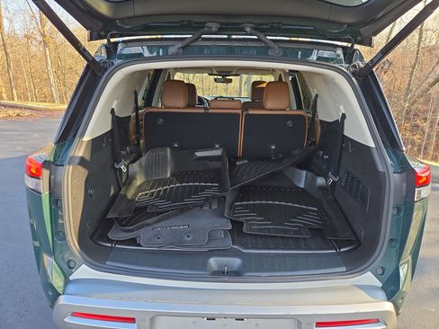 Used 2023 Nissan Pathfinder Platinum w/ Cargo Package image 9