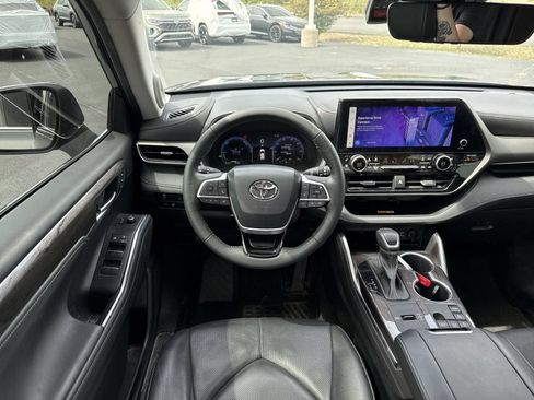 Used 2023 Toyota Highlander Limited AWD/4WD image 15