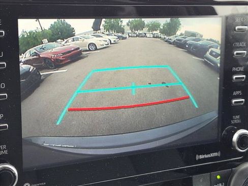 Used 2020 Toyota Highlander L FWD image 12