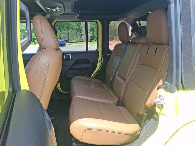Used 2023 Jeep Wrangler Unlimited Sahara w/ Cold Weather Group AWD/4WD image 10