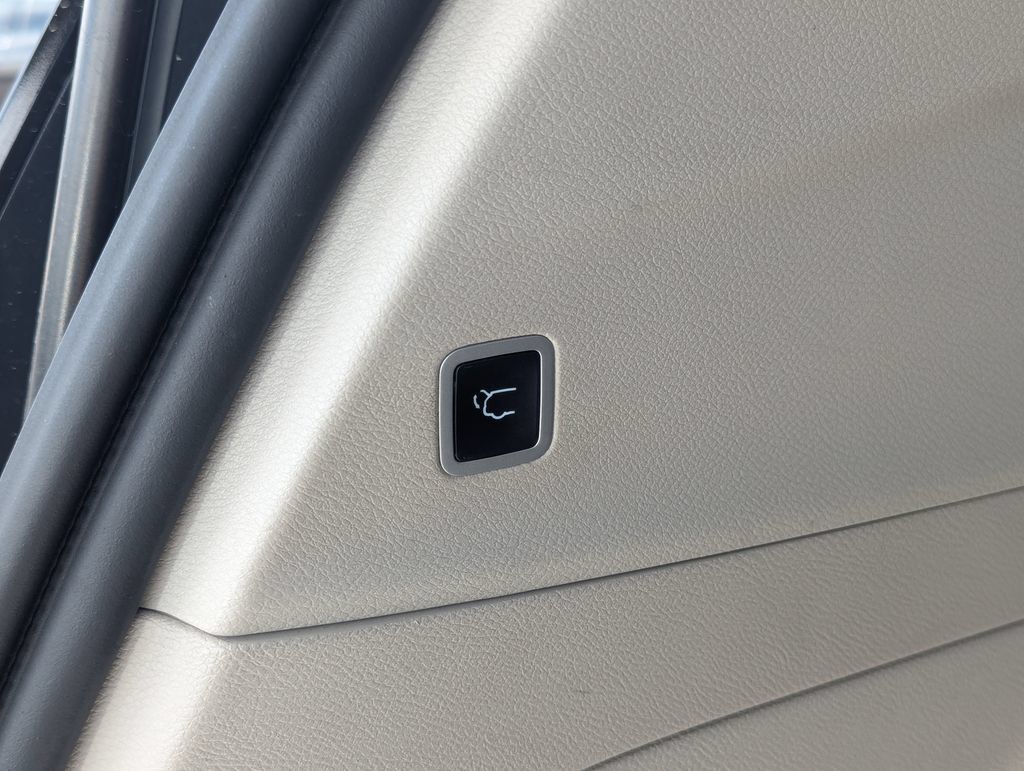 Used 2020 Chrysler Pacifica Touring-L w/ Advanced Safetytec Group FWD image 33