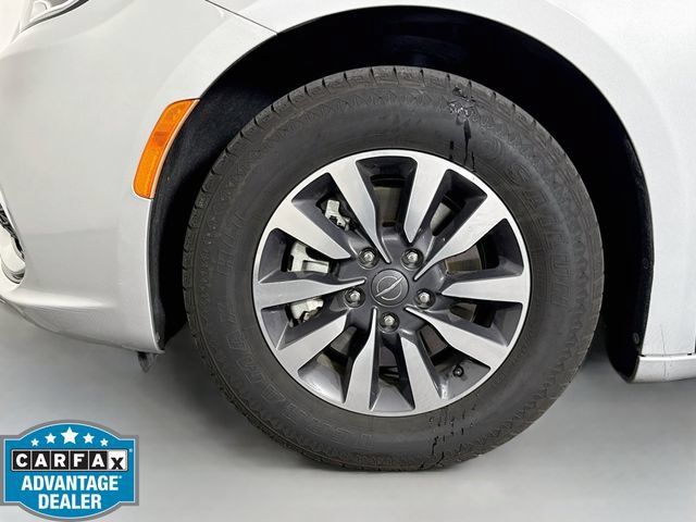 Used 2024 Chrysler Pacifica Limited FWD image 32