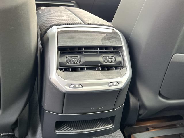 Used 2023 BMW 760i xDrive w/ Luxury Rear Seating Package AWD/4WD image 14