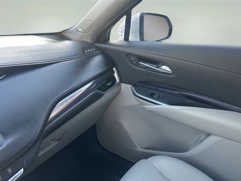 Used 2022 Cadillac XT4 Luxury w/ Cold Weather Package image 16