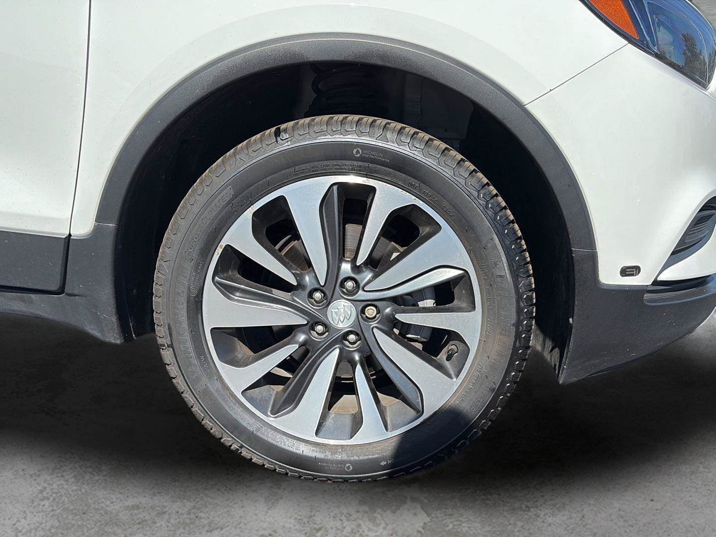 Used 2021 Buick Encore Preferred AWD/4WD image 19