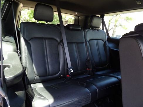 Used 2024 Jeep Wagoneer L Series II w/ Flexible Seating Group AWD/4WD image 11