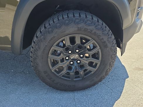 Used 2025 Chevrolet Colorado Trail Boss image 10