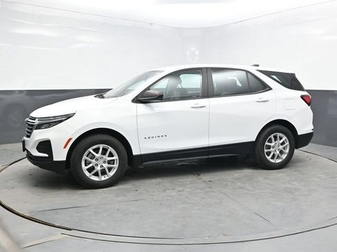 Used 2022 Chevrolet Equinox LS AWD/4WD image 3