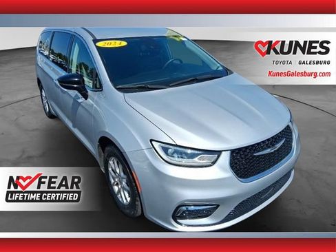 Used 2024 Chrysler Pacifica Touring-L FWD image 1