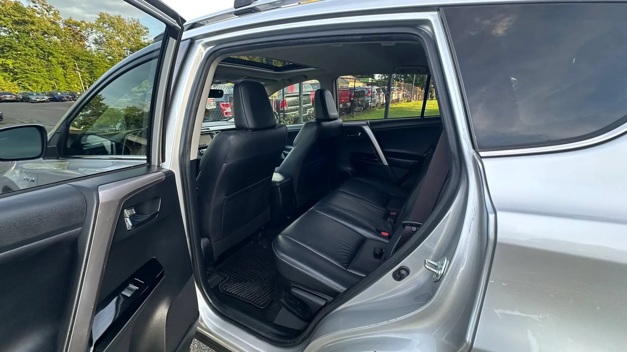 Used 2016 Toyota RAV4 Limited w/ Advanced Technology Package AWD/4WD image 29