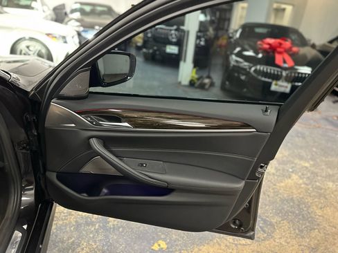 Used 2022 BMW 540i xDrive w/ M Sport Package image 31