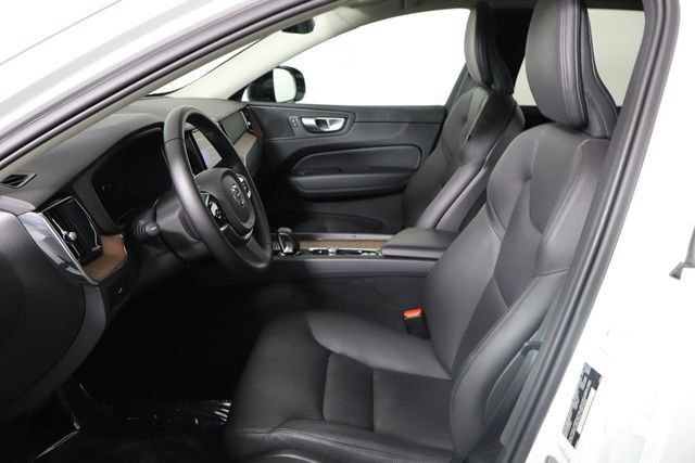 Used 2024 Volvo XC60 B5 Plus AWD/4WD image 12