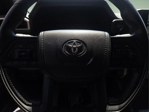 Certified 2026 Toyota Tacoma SR5 AWD/4WD image 25