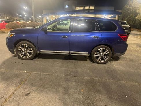 Used 2017 Nissan Pathfinder Platinum w/ Family Entertainment Package image 4