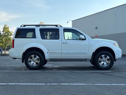 Used 2011 Nissan Pathfinder Silver w/ Protection Pkg image 6