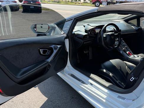Used 2019 Lamborghini Huracan LP 580-2 RWD image 29