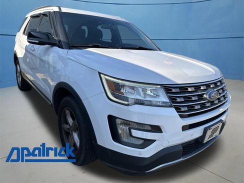 Used 2017 Ford Explorer XLT w/ Equipment Group 202A AWD/4WD image 1