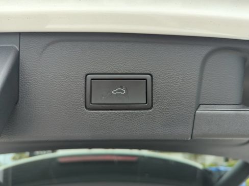 Used 2024 Volkswagen Atlas SE FWD image 21