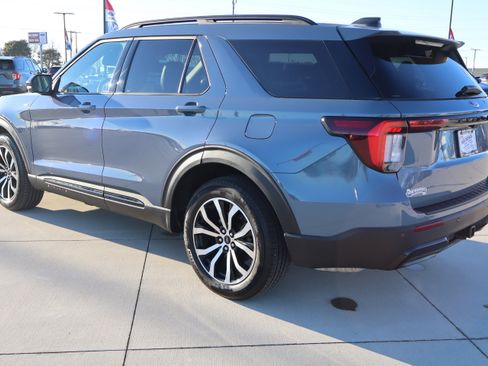 Used 2025 Ford Explorer ST-Line image 7