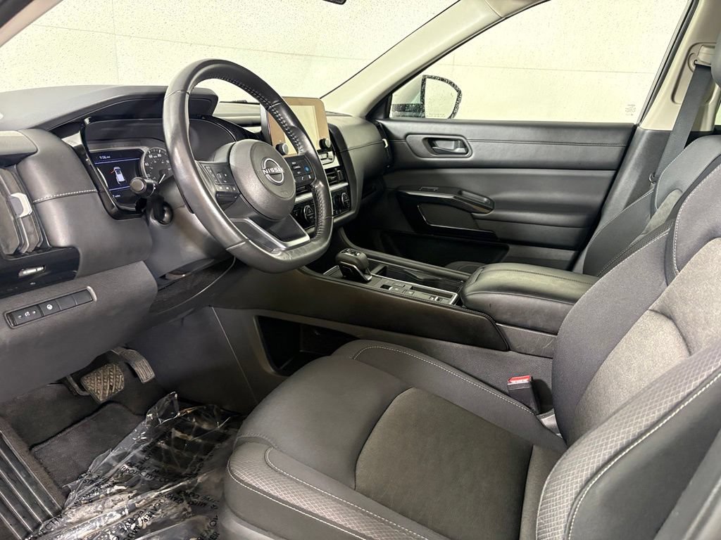 Used 2024 Nissan Pathfinder SV FWD image 23