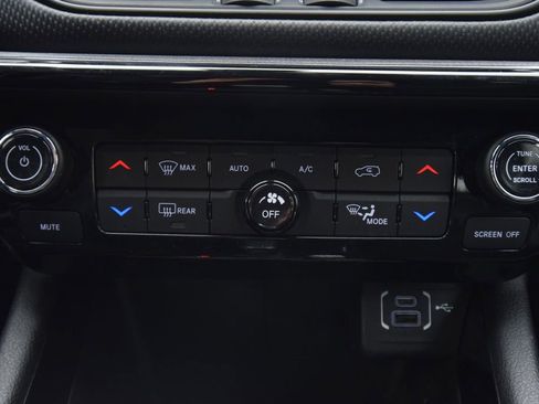 Certified 2023 Jeep Compass Latitude w/ Convenience Group image 33