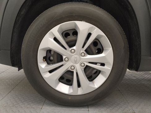 Used 2024 Chevrolet Trax LS w/ Driver Confidence Package FWD image 31