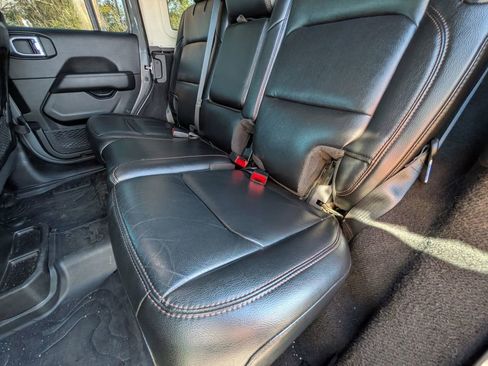 Used 2021 Jeep Wrangler Unlimited Rubicon image 31