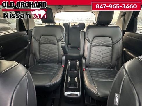 Used 2023 Nissan Pathfinder Platinum image 12